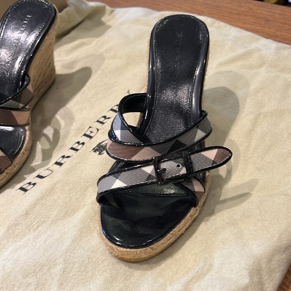 Burberry shoes . - Picture 2 of 4